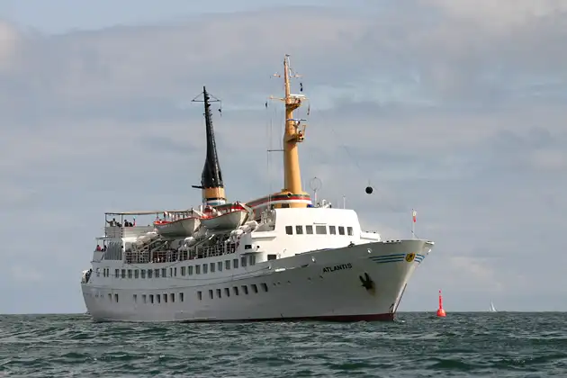 Schiff Atlantis vor Helgoland