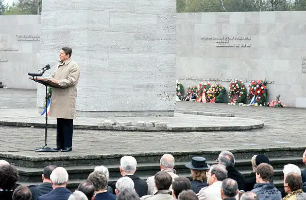 US-Präsident Ronald Reagan in Bergen-Belsen